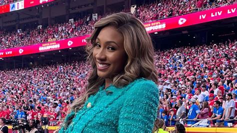 maria nbc football pregnant|NFL fans are only just realizing NBC host Maria Taylor。